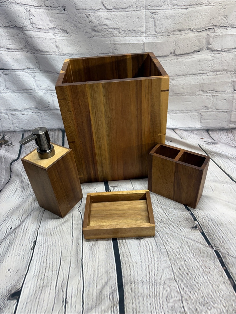 Wood-Effect Bathroom Accessory Set in Brown Wood - 4 Piece